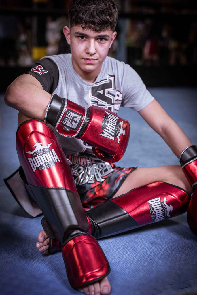 espinillera de Muay Thai