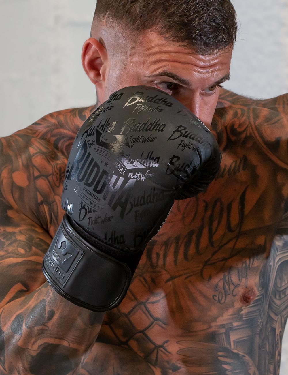 Guantoni da boxe Muay Thai Kick Boxing Top Premium nero opaco | Guantes de  Entrenamiento en Buddha Fight Wear, image size:1000x1300